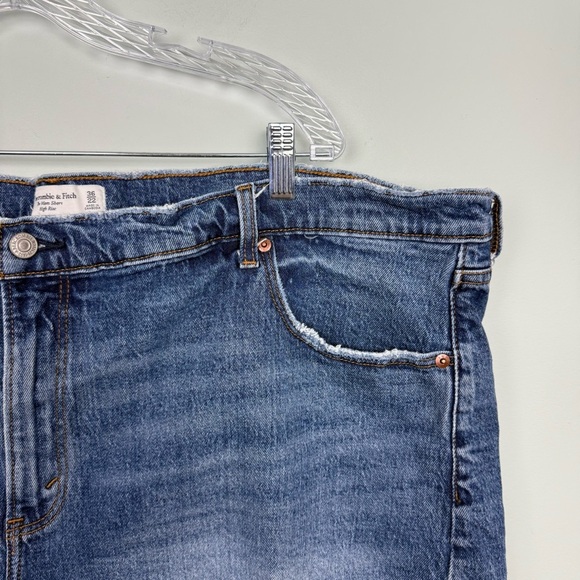 Abercrombie The Mom Short High Rise - Picture 2 of 10